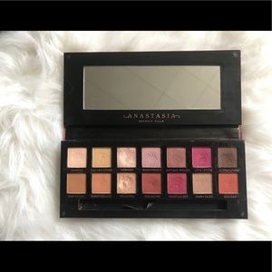 Anastasia Beverly Hills eyeshadow palette